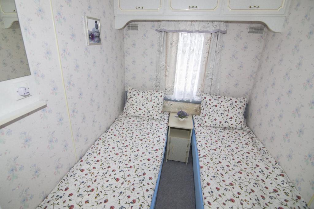 Postel nebo postele na pokoji v ubytování Domki Delux w Helu