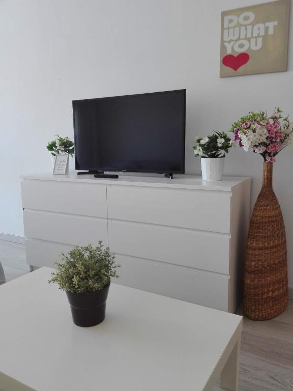 TV a/nebo společenská místnost v ubytování Borinquen Private Homes