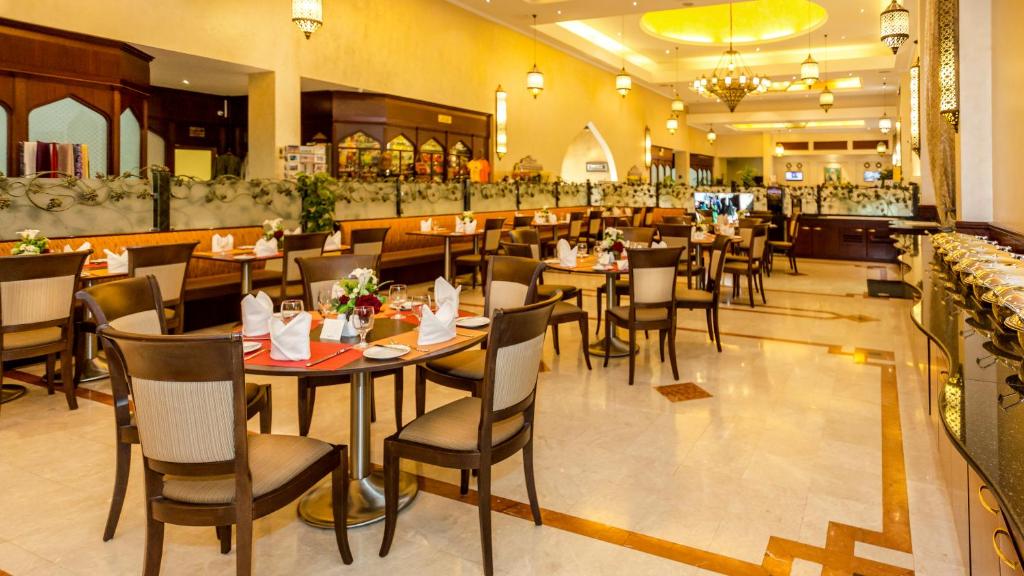 Restaurace v ubytování Golden Tulip Nizwa Hotel