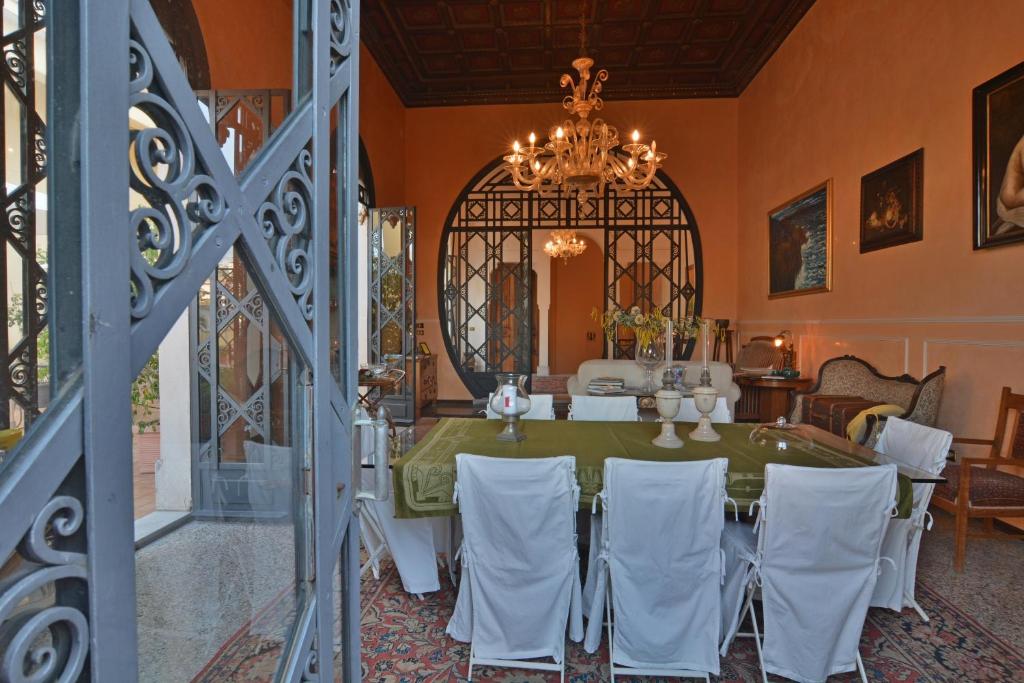 Posezení v ubytování B&B di Charme Camelie Palazzo Nicotra