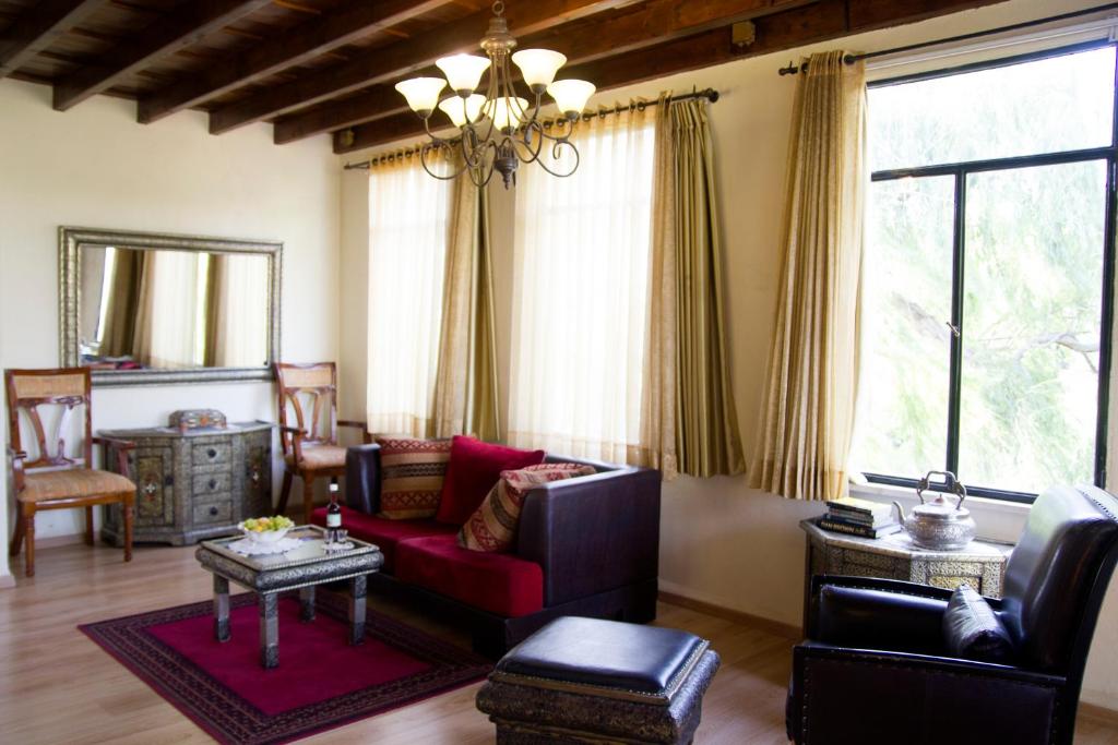 Posezení v ubytování Beit Shalom Historical boutique Hotel