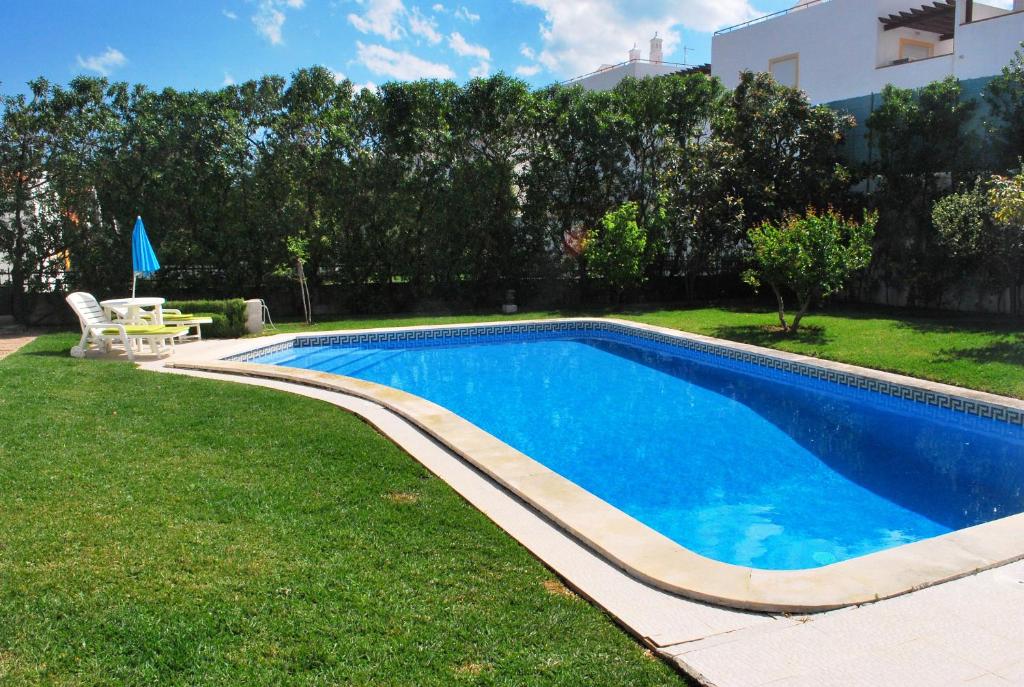 Moradia com piscina em Cabanas