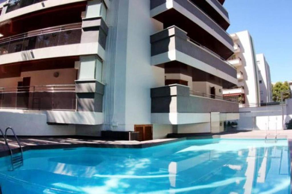 Bazén v ubytování Apartamento Playa Capellans - Gran terraza nebo v jeho okolí