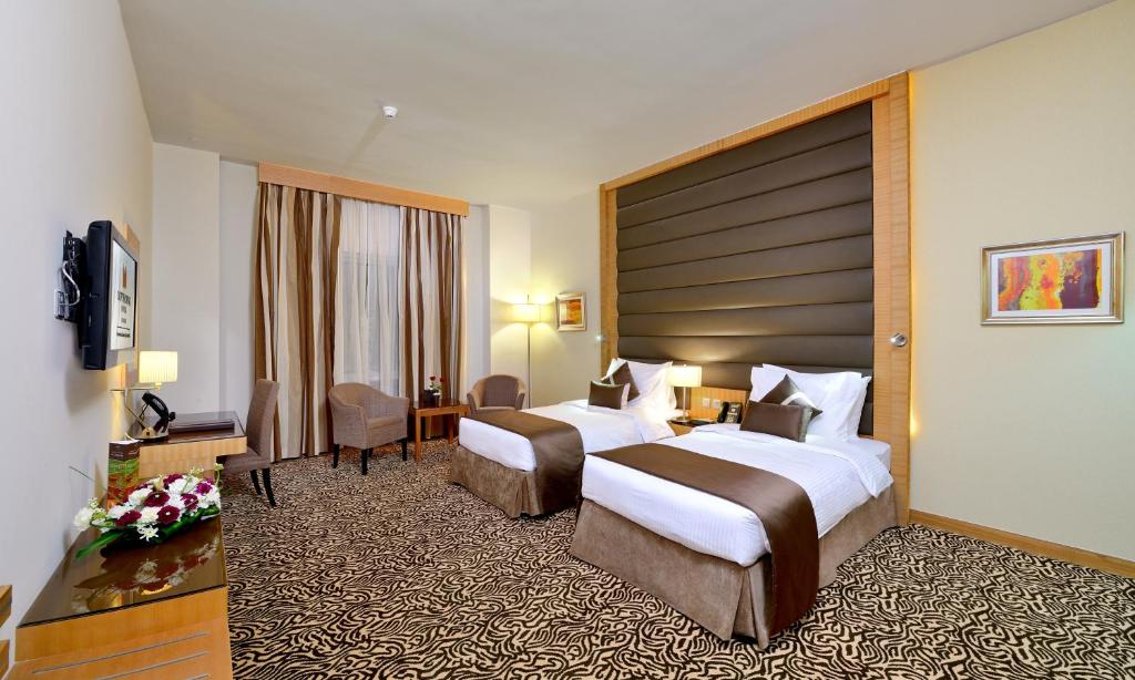 Una cama o camas en una habitación de Copthorne Hotel Sharjah