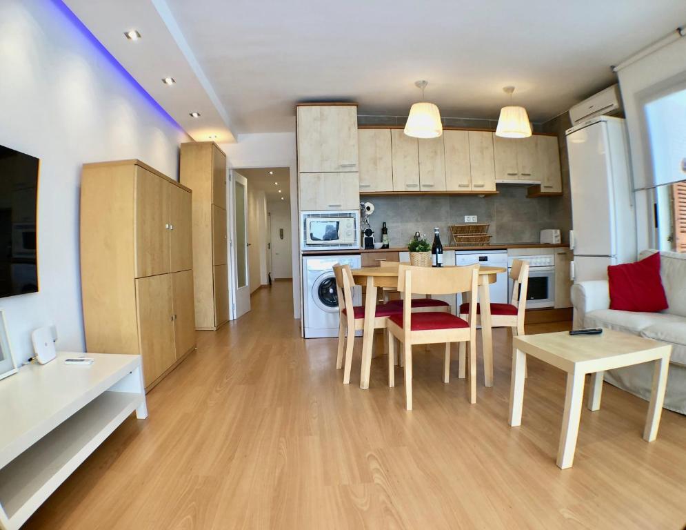 Kuchyň nebo kuchyňský kout v ubytování Apartamento Playa Capellans - Gran terraza