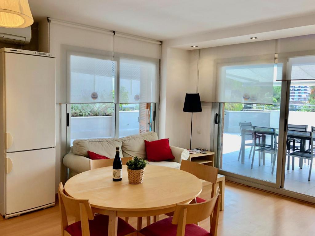 Posezení v ubytování Apartamento Playa Capellans - Gran terraza