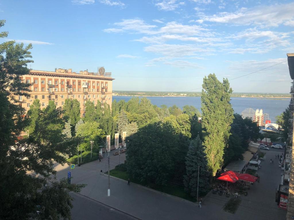 волгоград 1 комн квартира. суточные квартиры в волгограде. суточно. аллея героев 4 волгоград 2022. суточные квартиры в волгограде в дзержинском районе.