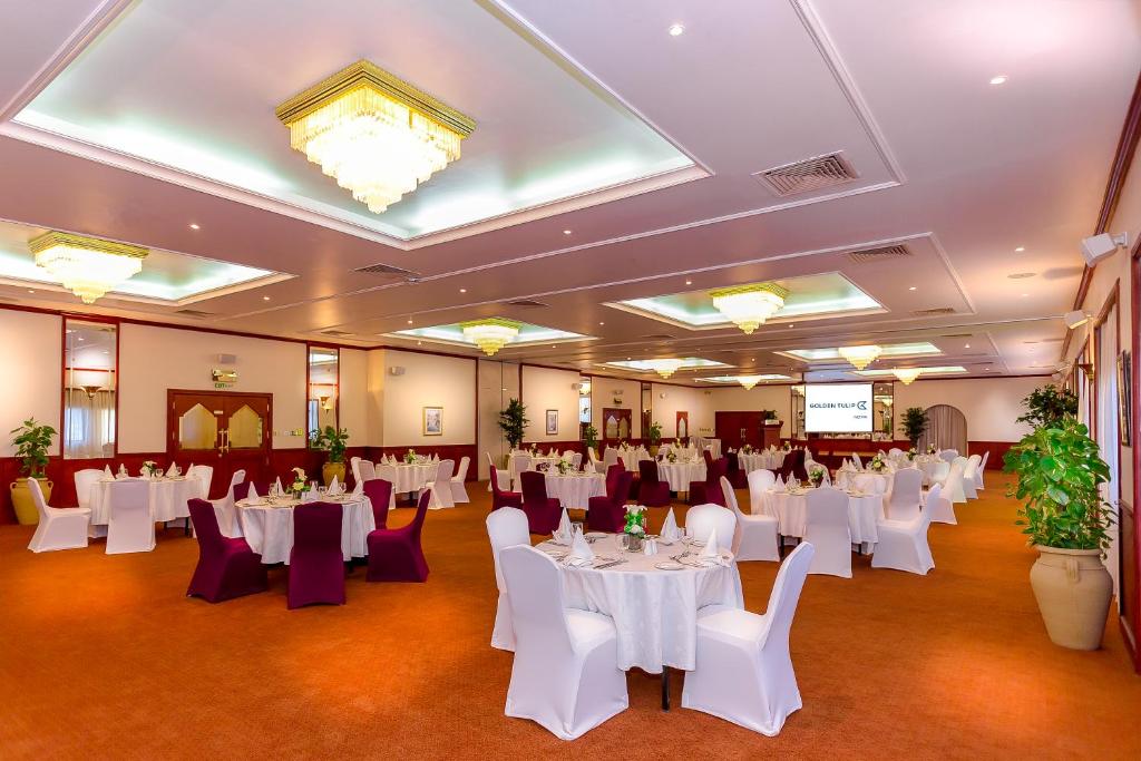 Restaurace v ubytování Golden Tulip Nizwa Hotel