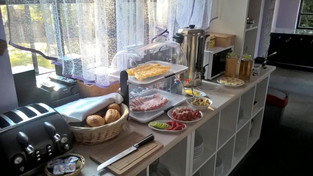 Jedlo v ubytovaní bed & breakfast alebo blízkom okolí