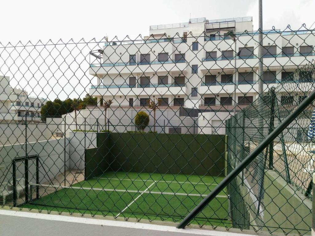 Tenis a/nebo squash v ubytování Apartamento con piscina nebo okolí
