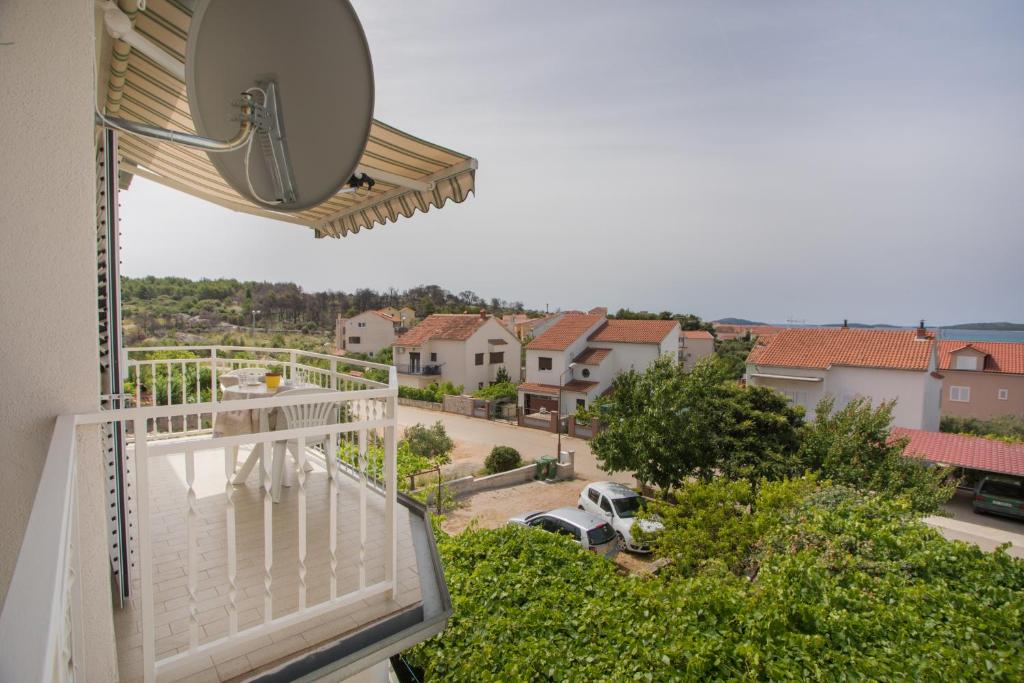 a balcony with a view of a street at Apartmani Branko Lemac in Brodarica