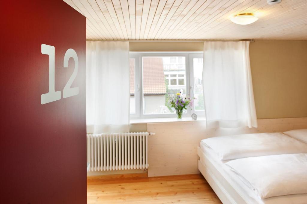 Postel nebo postele na pokoji v ubytování Familienhotel Weimar mit Ferienwohnungen