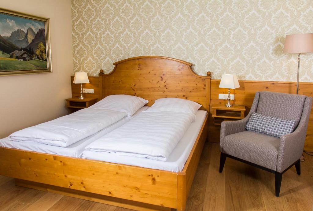 Postel nebo postele na pokoji v ubytování Hotel Reichsküchenmeister