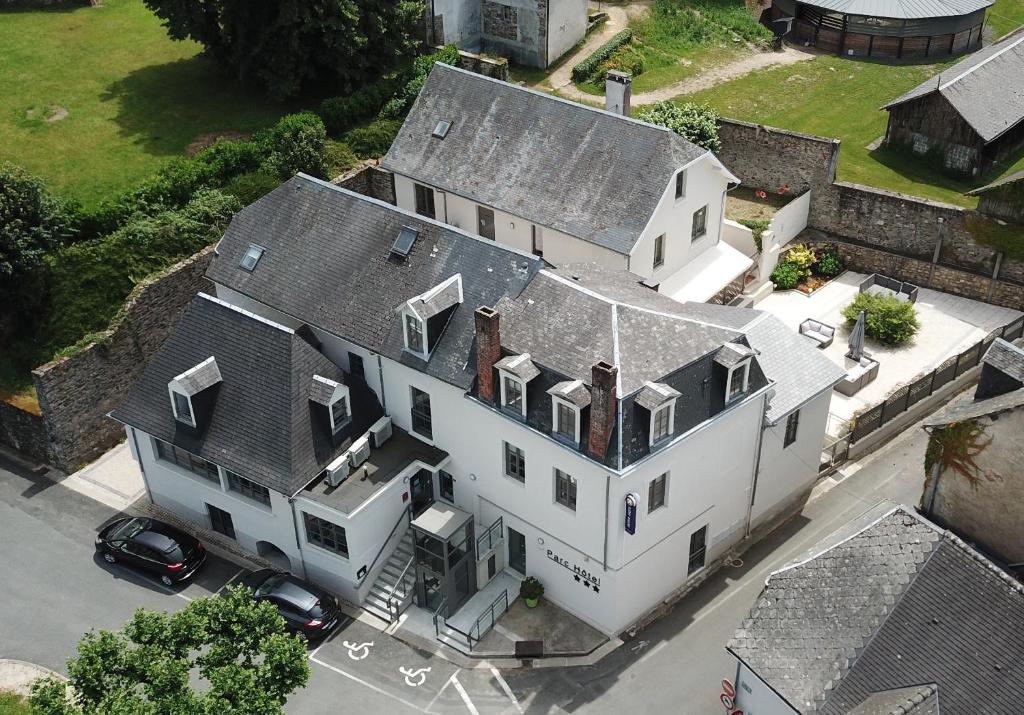 an aerial view of a large white house at Parc Hôtel Pompadour in Arnac-Pompadour