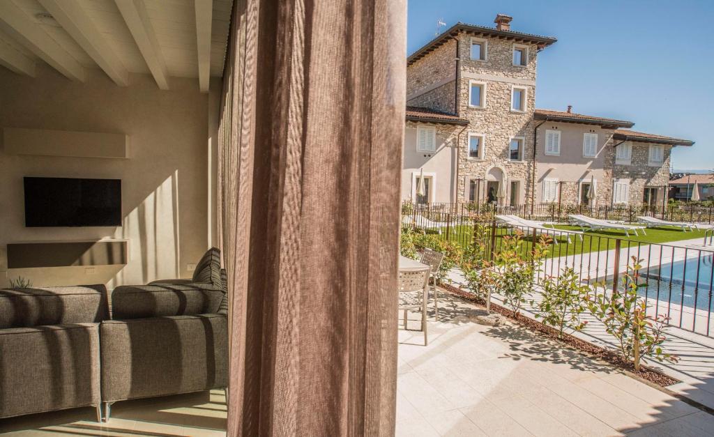 Bazén v ubytovaní Relais Madergnago alebo v jeho blízkosti