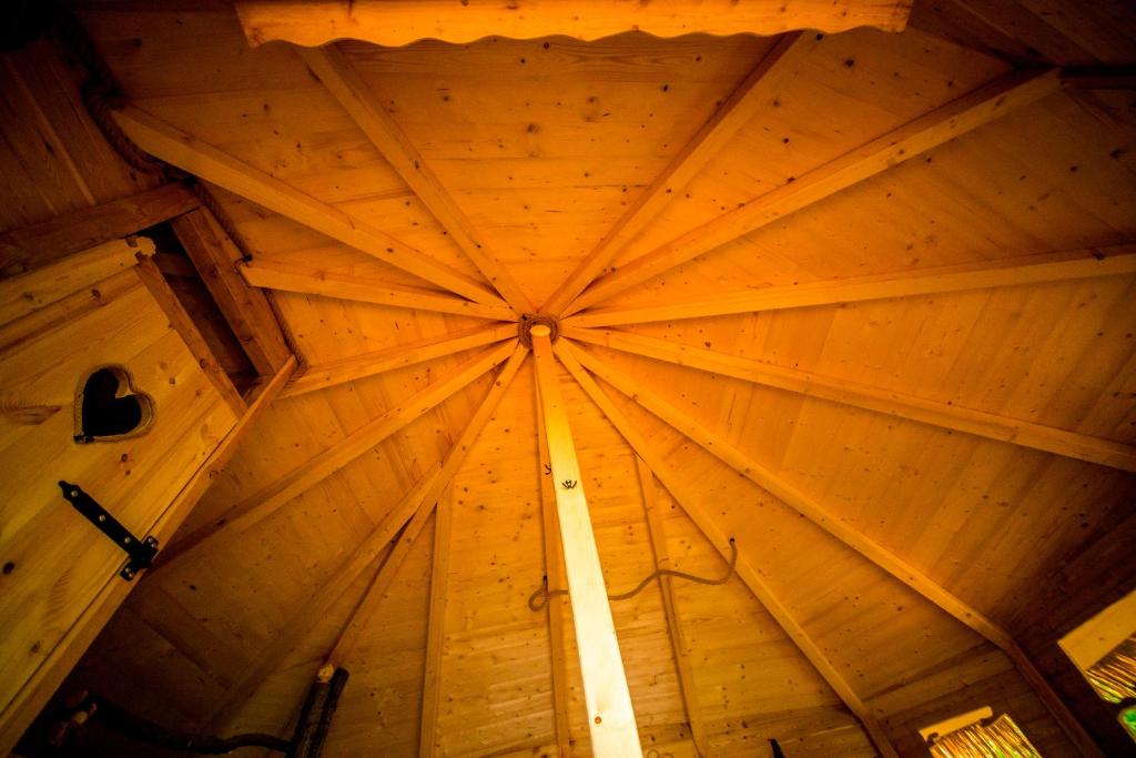 תמונה מהגלריה של Treehouse pod Jestedem בSvětlá pod Ještědem