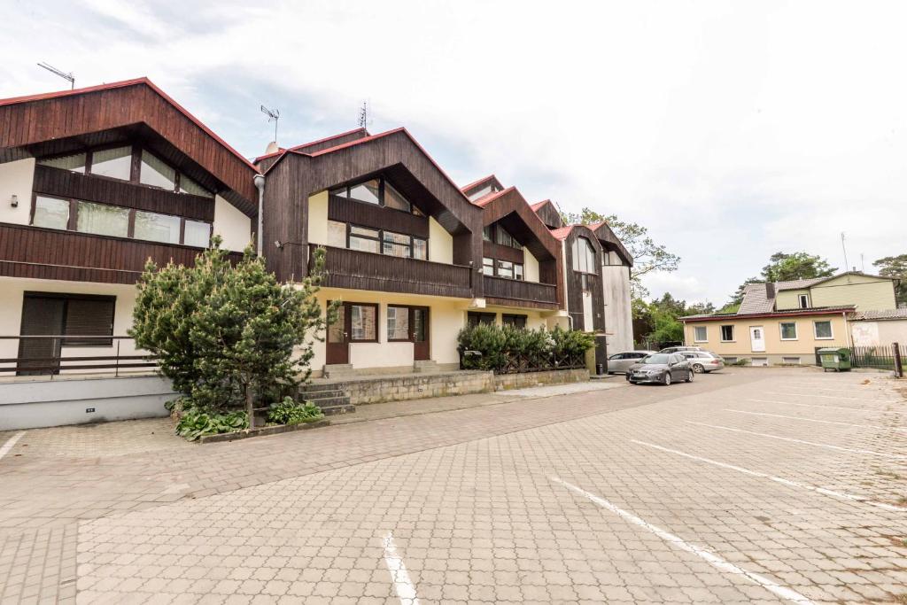 an empty parking lot in front of a building at Mažoji Vilija in Palanga