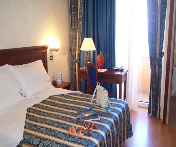 Postel nebo postele na pokoji v ubytování Hotel Alexander Resort