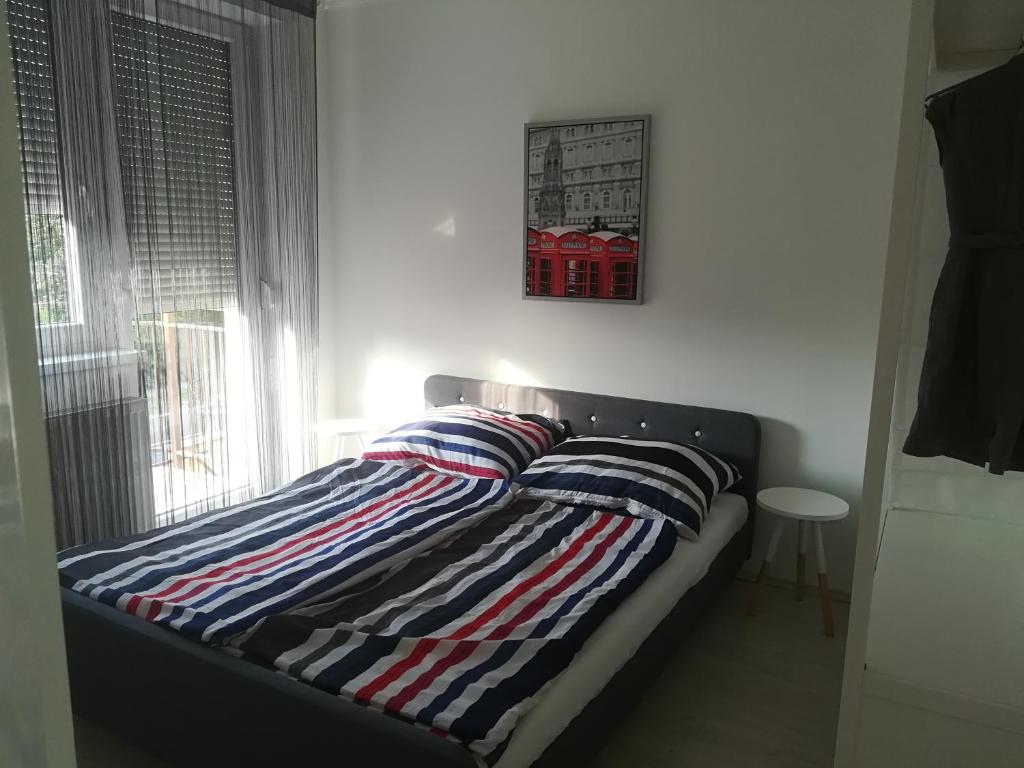 Posteľ alebo postele v izbe v ubytovaní Balatinus Apartmanház