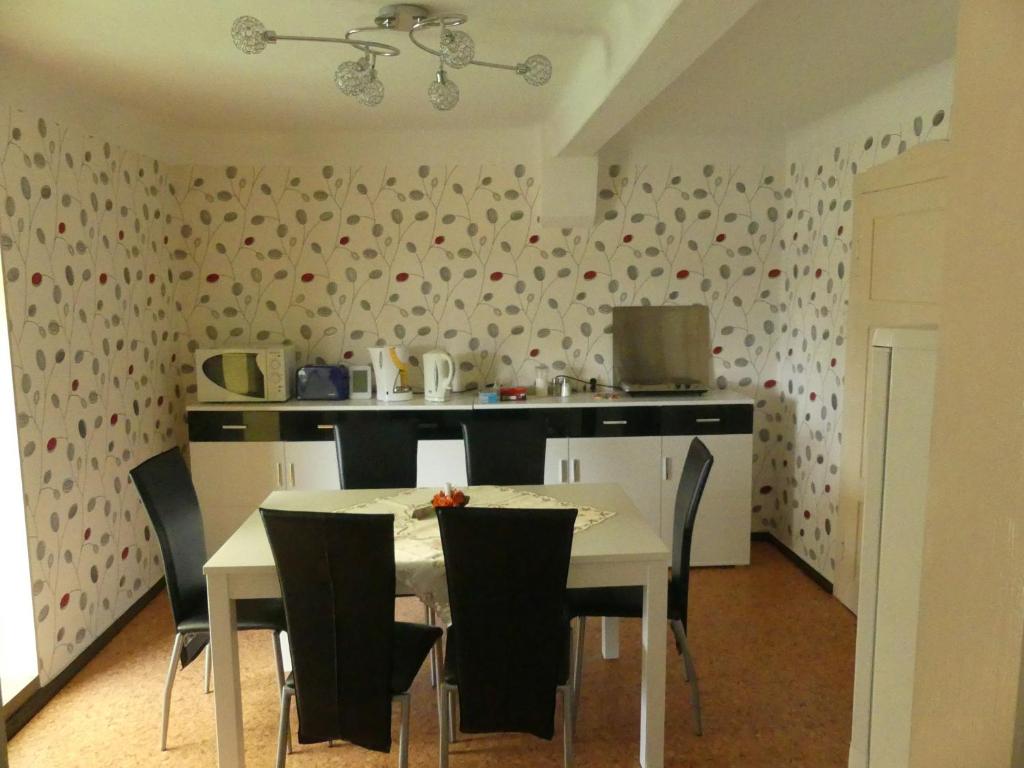 a dining room with a white table and chairs at Ferienwohnung Schweizer in Coswig