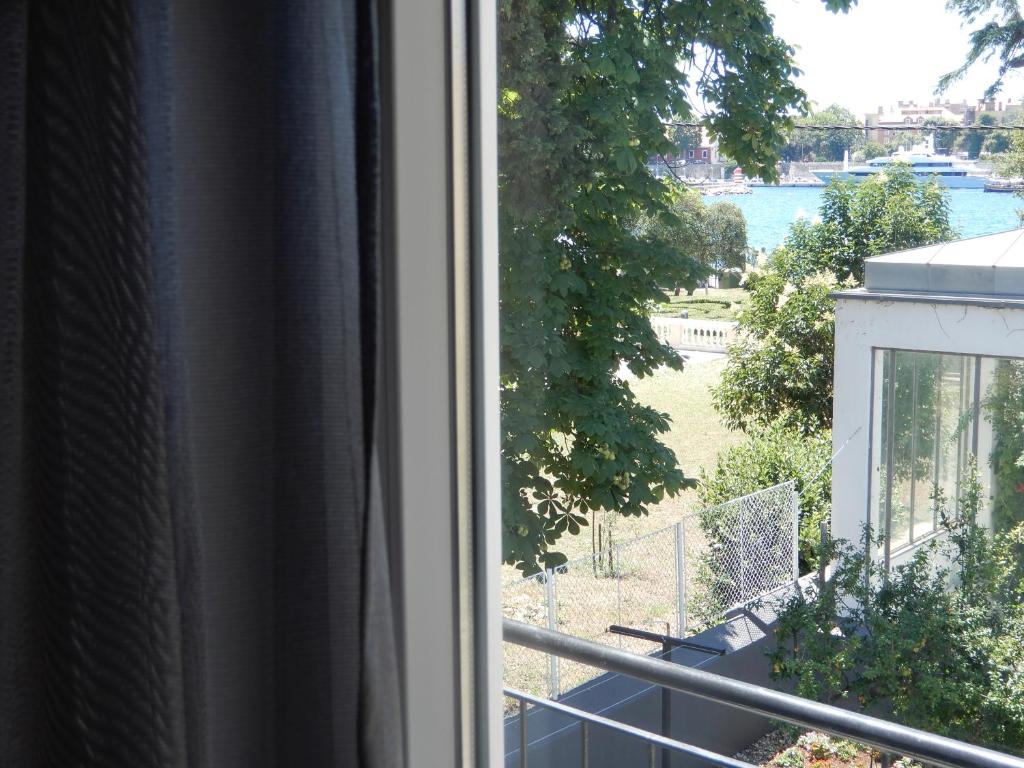 Vonkajšia záhrada v ubytovaní Apartman Nia