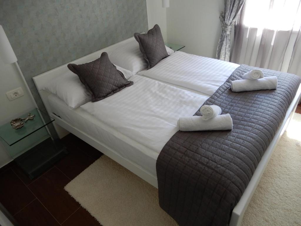 Posteľ alebo postele v izbe v ubytovaní Apartman Nia