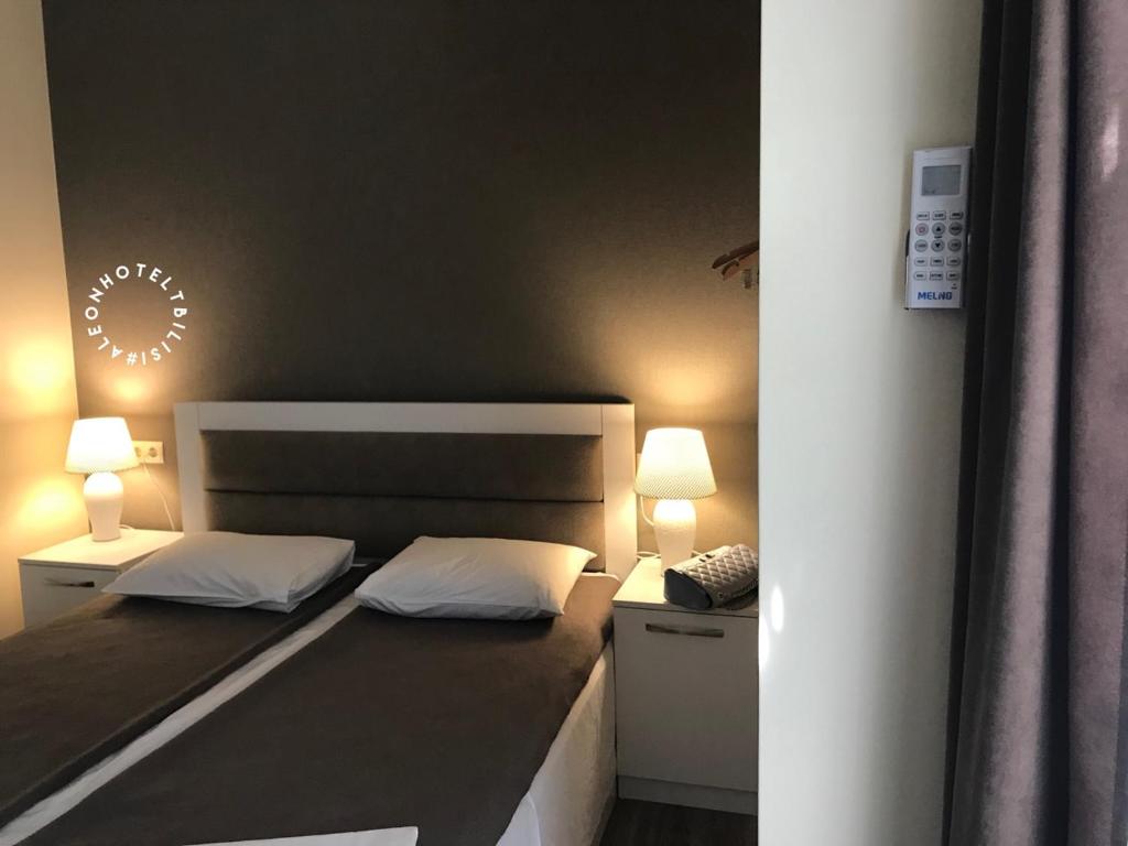 Postel nebo postele na pokoji v ubytování Aleon Hotel