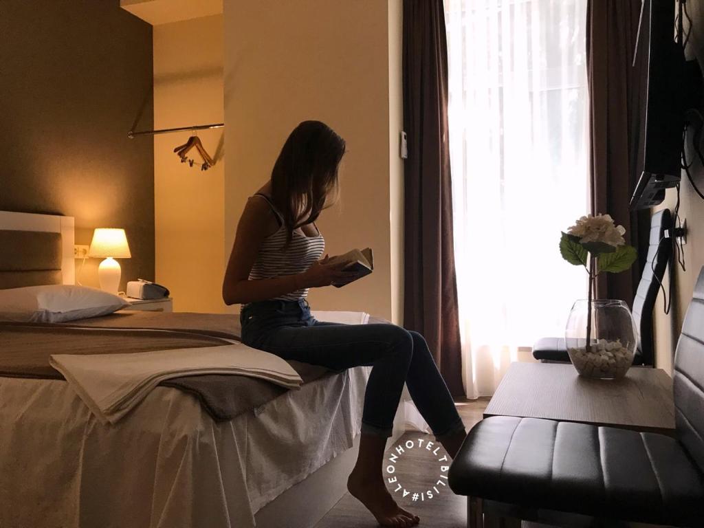 TV a/nebo společenská místnost v ubytování Aleon Hotel