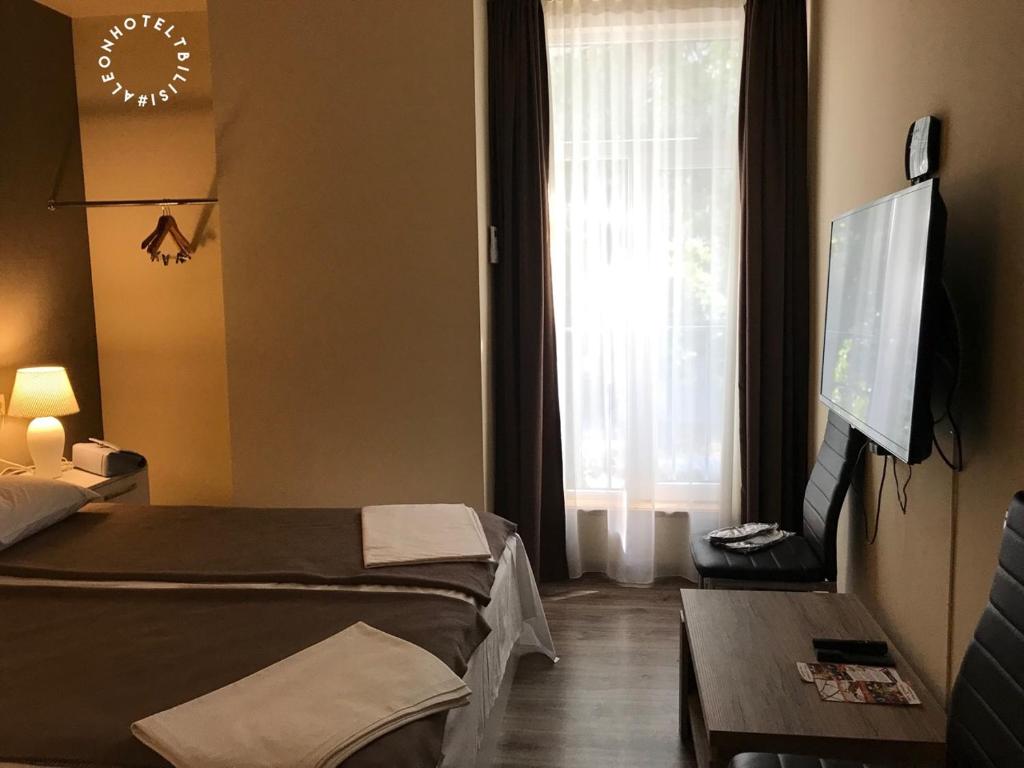 TV a/nebo společenská místnost v ubytování Aleon Hotel