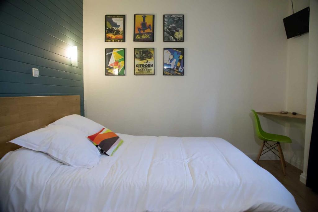 Postel nebo postele na pokoji v ubytování Hôtel Les Hauts de Meursault