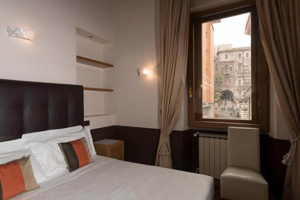 Postel nebo postele na pokoji v ubytování JR Suites