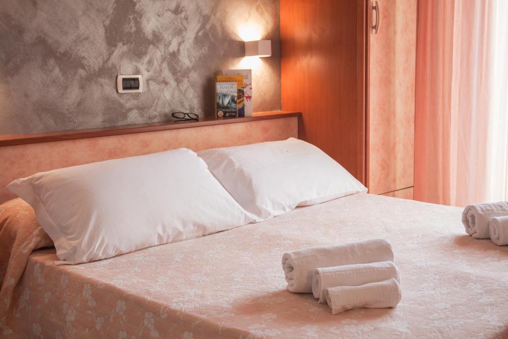 Postel nebo postele na pokoji v ubytování Hotel Sandra