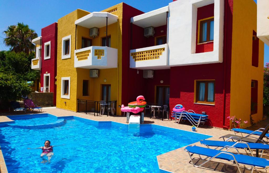 Basen w obiekcie Katerini Apartments Hotel lub w pobliżu