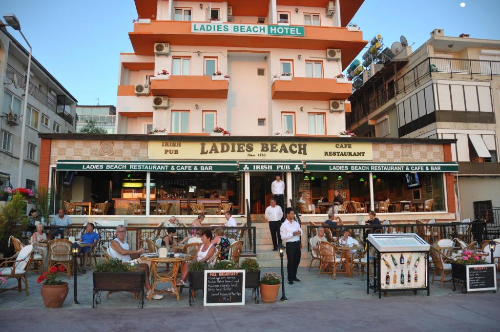 Ladies Beach Hotel vendégei