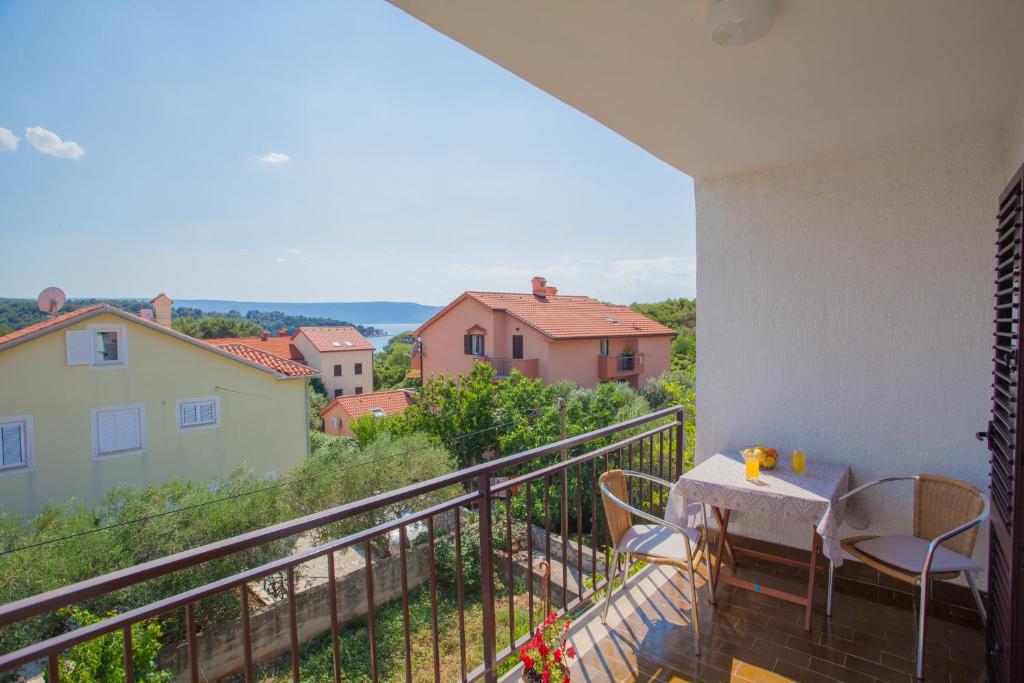 Rõdu või terrass majutusasutuses Guesthouse Maver