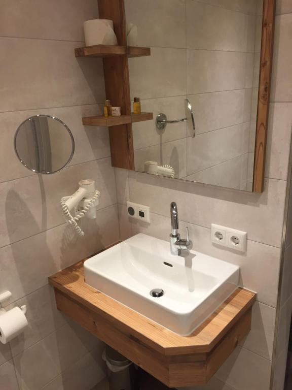 Koupelna v ubytování Hotel Garni Grünmoos