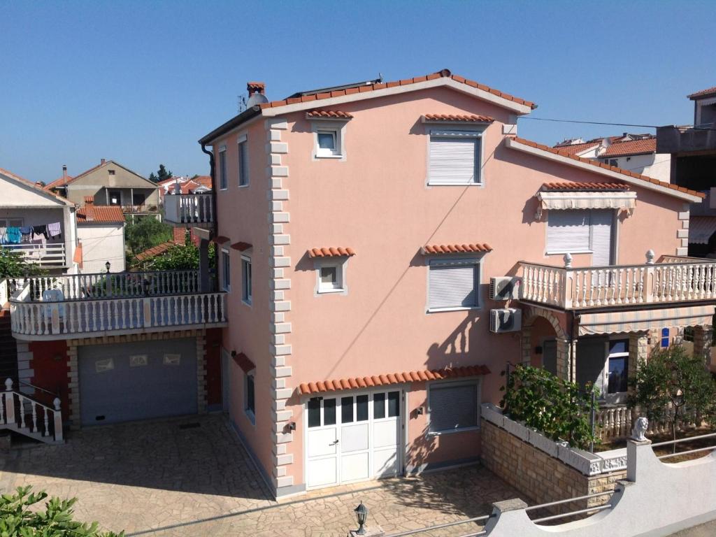 Budova, kde se apartmán nachází