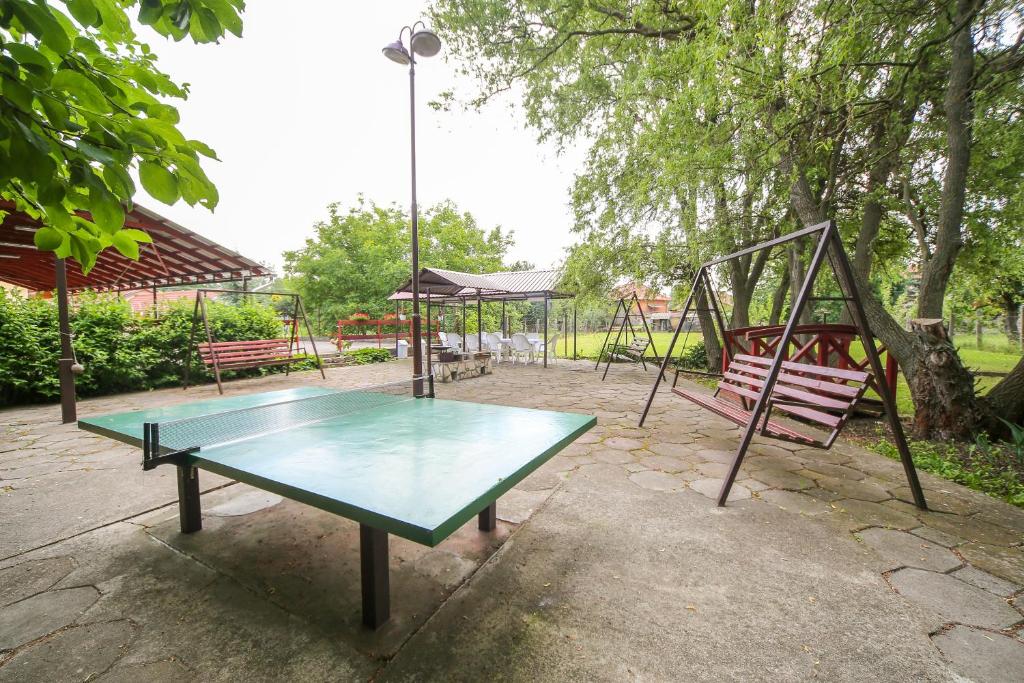 Stolní tenis v ubytování Fűzfa Vendégház nebo okolí