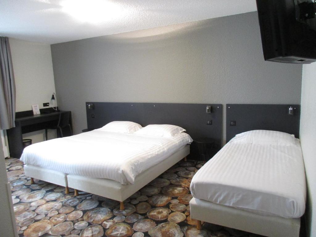 Postel nebo postele na pokoji v ubytování CIT'HÔTEL LE DAV Clermont-Ferrand Centre