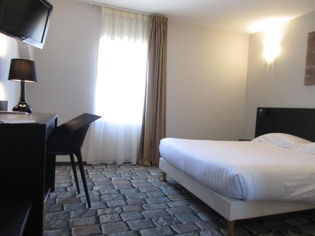 Postel nebo postele na pokoji v ubytování CIT'HÔTEL LE DAV Clermont-Ferrand Centre