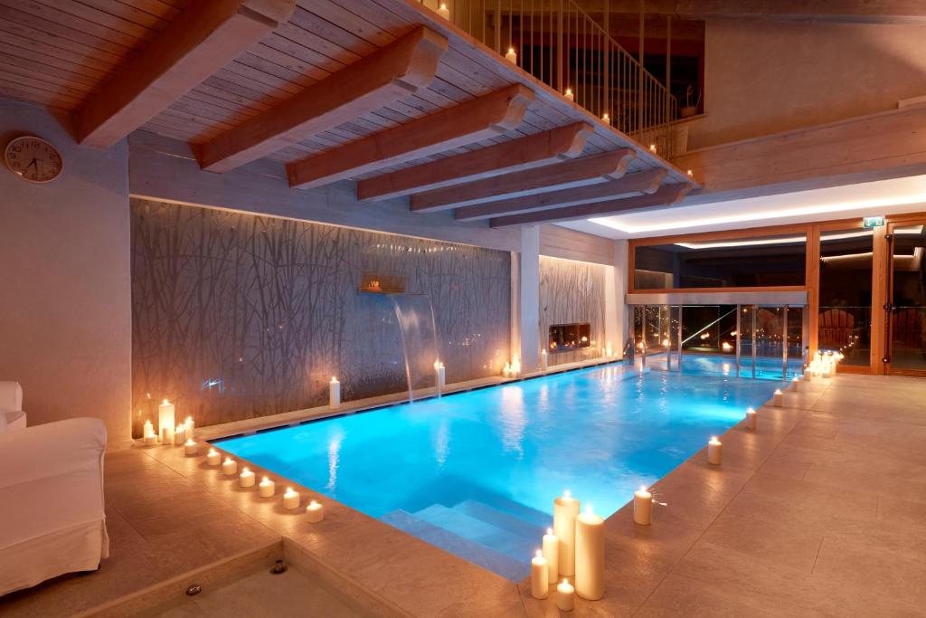 Bazén v ubytování Auberge de La Maison nebo v jeho okolí