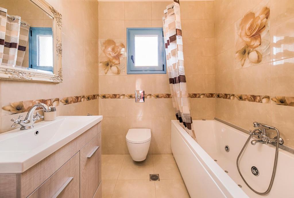 Koupelna v ubytování Lindos Luxury Retro Villas