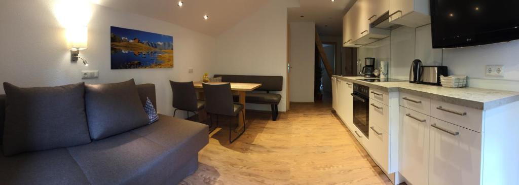 Kuchyň nebo kuchyňský kout v ubytování Hotel Garni Grünmoos