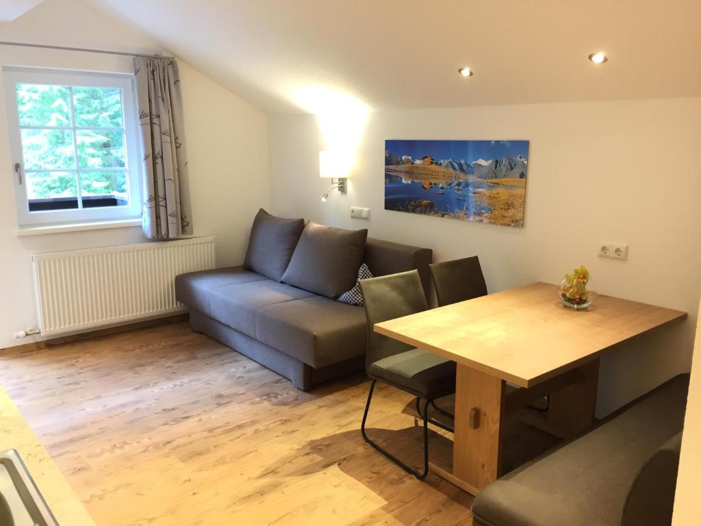 Posezení v ubytování Hotel Garni Grünmoos