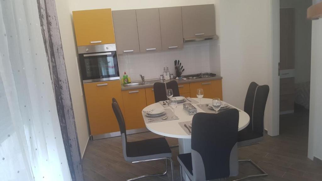 Kuchnia lub aneks kuchenny w obiekcie Apartments Venerea