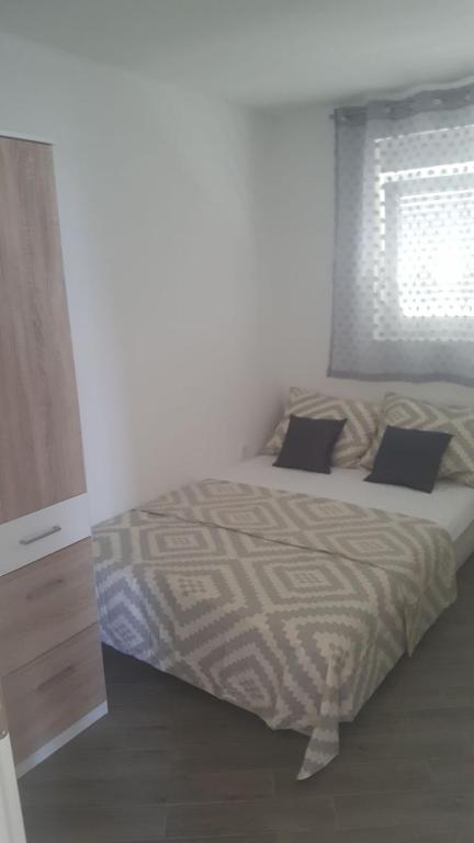 Łóżko lub łóżka w pokoju w obiekcie Apartments Venerea