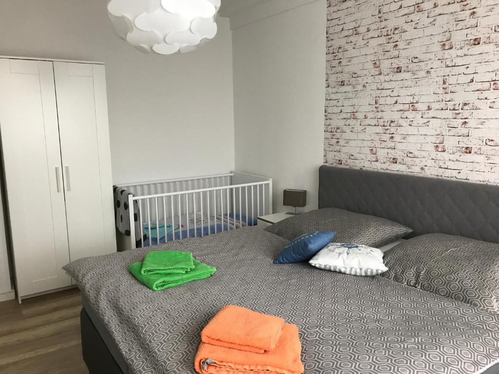 מיטה או מיטות בחדר ב-Ferienwohnung Anker