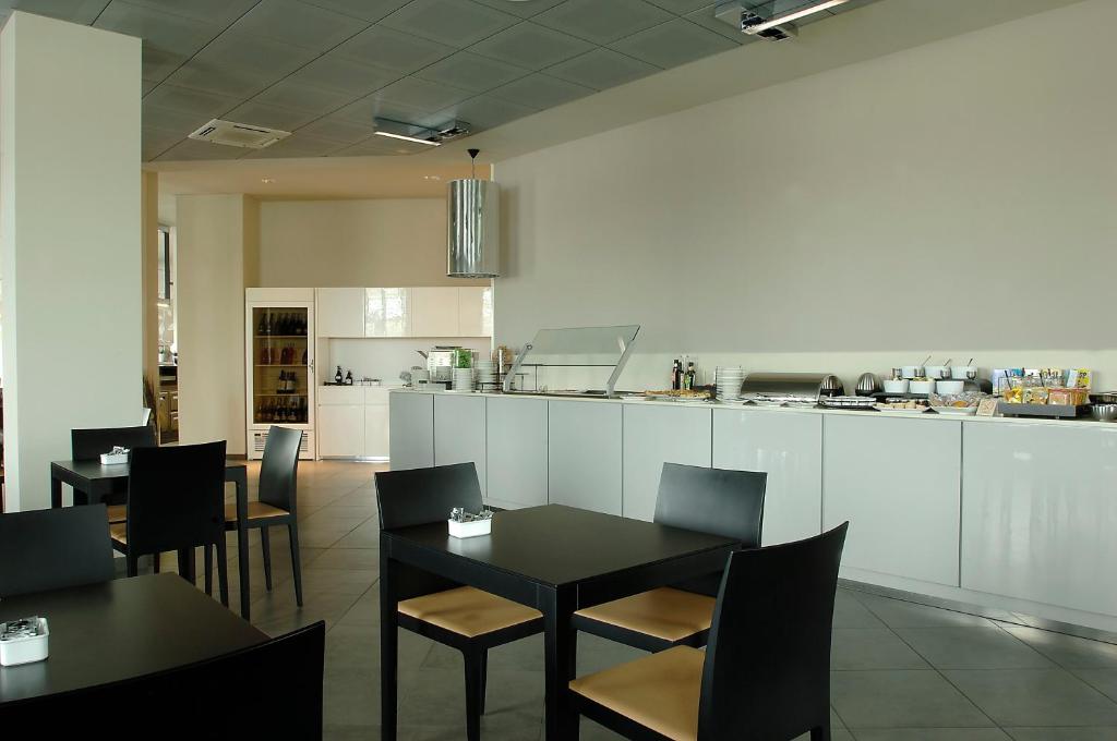 Kuchyň nebo kuchyňský kout v ubytování G Hotel Ancona