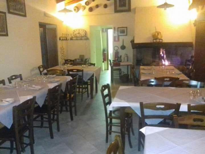 Reštaurácia alebo iné gastronomické zariadenie v ubytovaní Le Chianine dei Tognoli