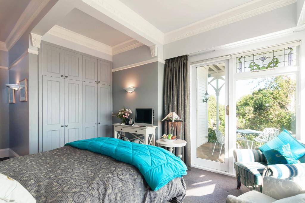 
Queen Room with Mountain View
